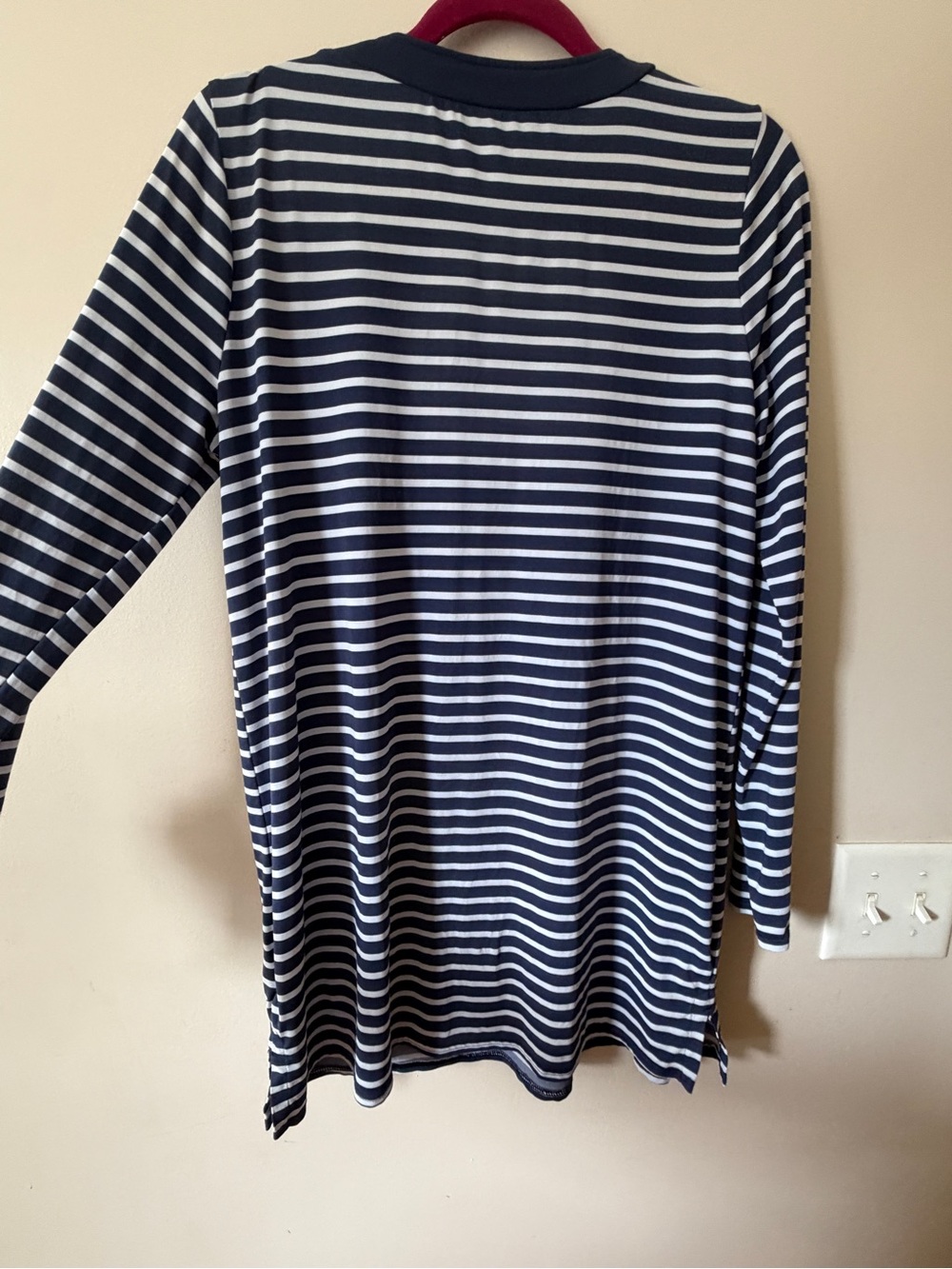 Lands' End Navy and White Striped V-Neck Top Medium 10-12 Nylon/Spandex EUC - Picture 7 of 8